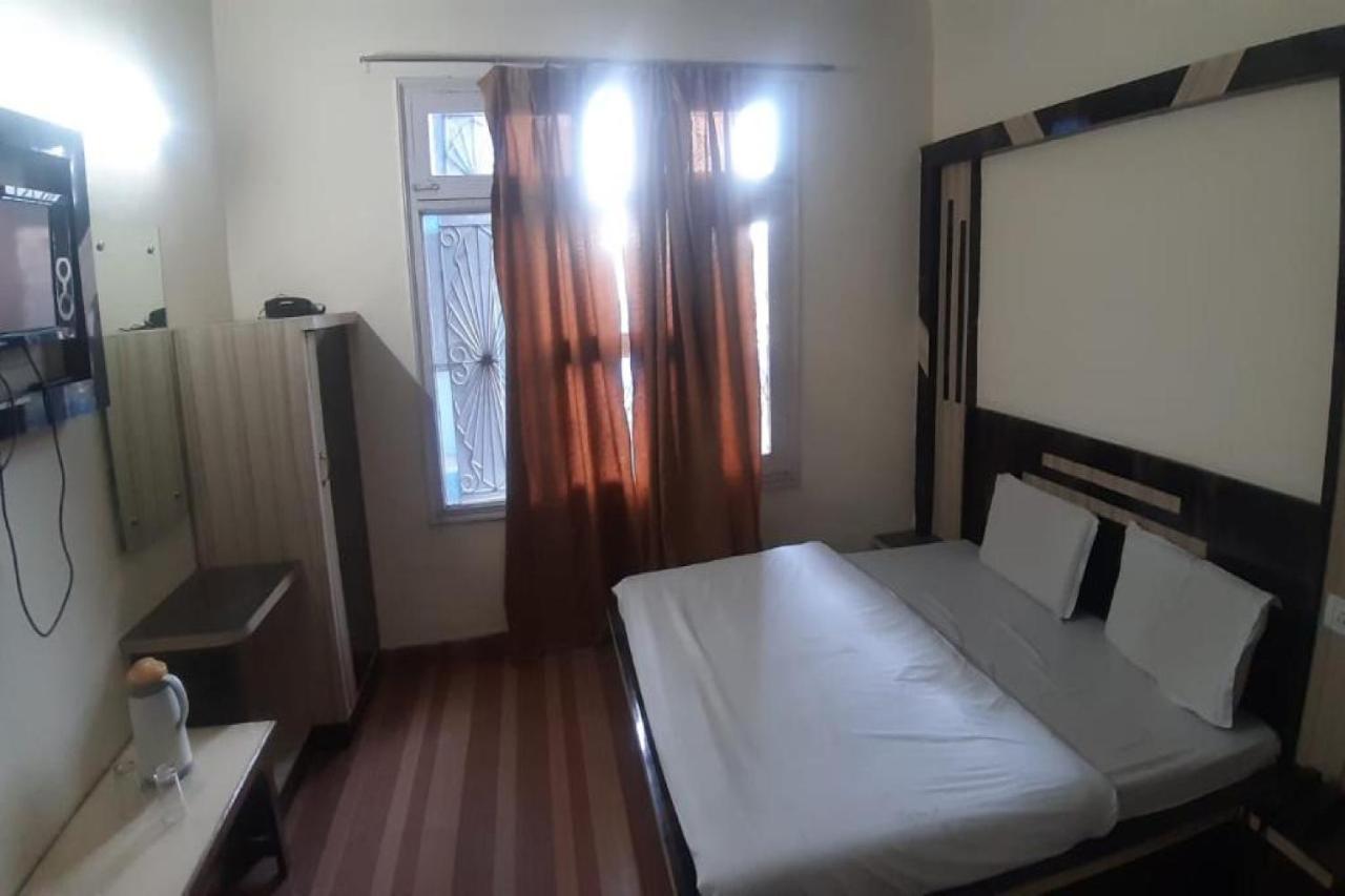 Oyo 81211 Hotel Janta Katra (Jammu and Kashmir) Bagian luar foto