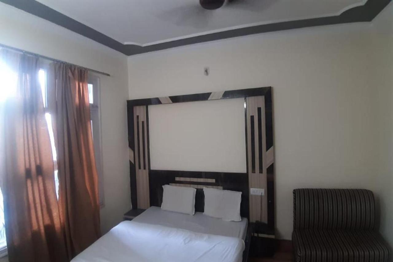 Oyo 81211 Hotel Janta Katra (Jammu and Kashmir) Bagian luar foto