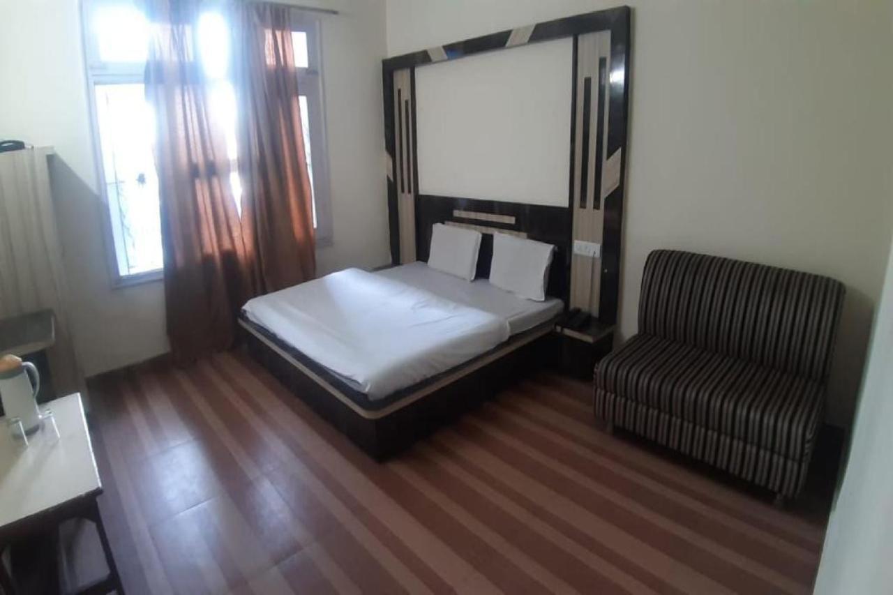 Oyo 81211 Hotel Janta Katra (Jammu and Kashmir) Bagian luar foto