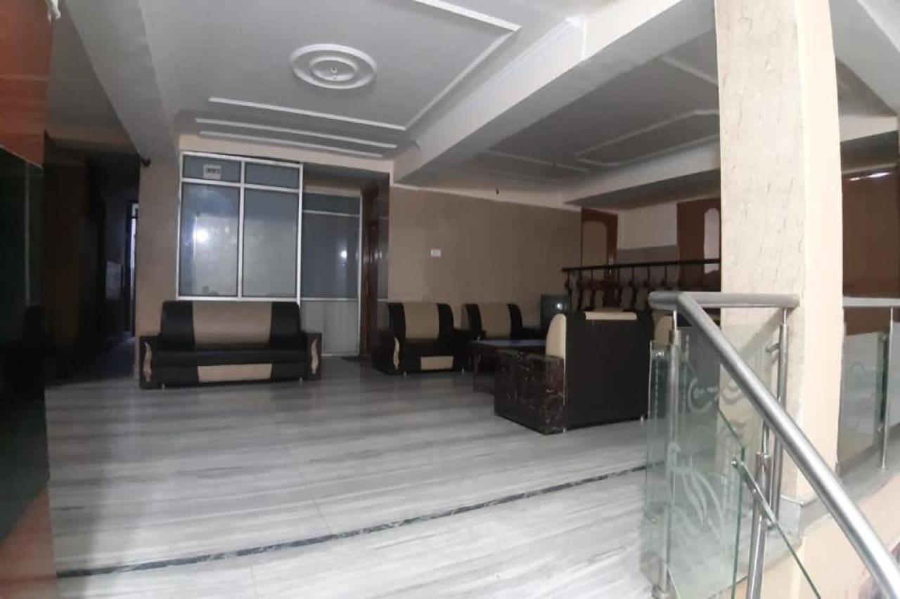 Oyo 81211 Hotel Janta Katra (Jammu and Kashmir) Bagian luar foto